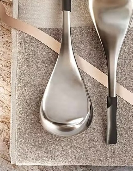 LUMÉ cryo globe handle and grip detail